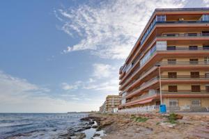 Apartamento en venta en Torrevieja, Playa de los Naufragos photo 0