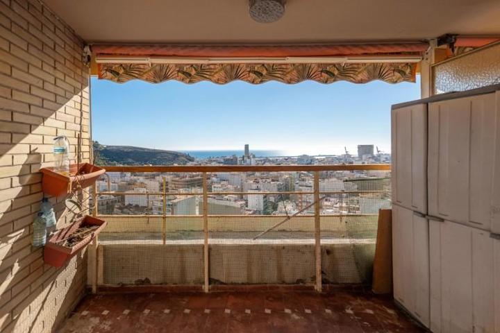 Piso en venta en Alicante, Mercado photo 0