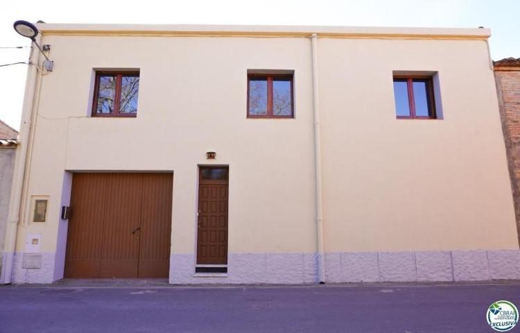 Chalet en venta en Vila-sacra photo 0