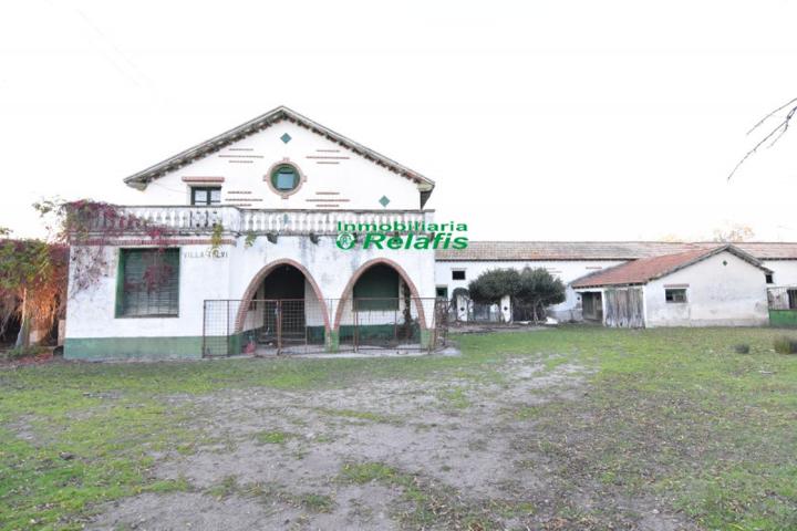Casa en venta en Ciudad Rodrigo, Santa Marina photo 0
