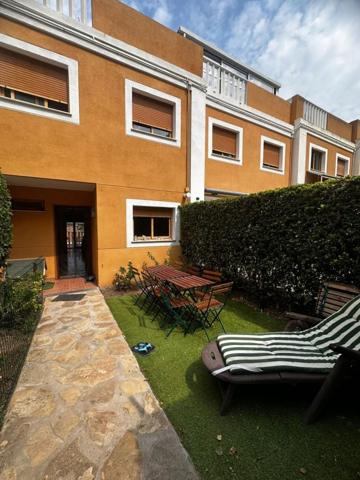 Adosada en venta en Chiva, Urb. El Bosque photo 0