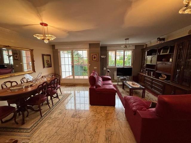 Adosada en venta en Cistérniga, Cistérniga photo 0