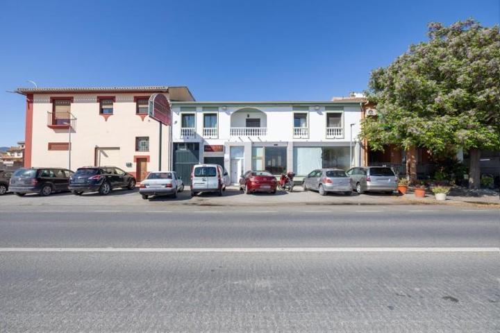 Casa en venta en Pinos Puente, Vega de granada zona noroeste photo 0