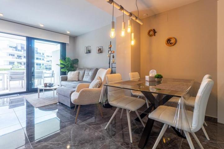 Apartamento en venta en Orihuela Costa, Villamartin photo 0