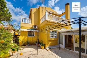 Chalet en venta en Torrevieja, Nueva Torrevieja photo 0