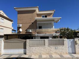 Chalet en venta en Oliva photo 0