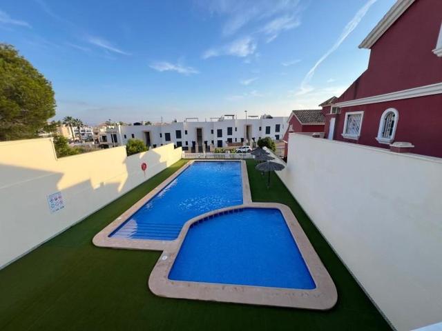 Adosada en venta en Orihuela Costa, PAU 8 photo 0