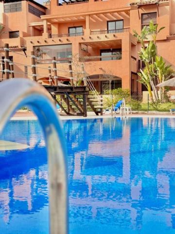 Apartamento en venta en Estepona, Atalaya-Isdabe photo 0
