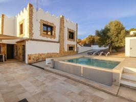 Casa en venta en Subirats photo 0