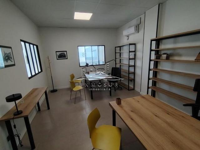 Oficina en alquiler en Lucena, Lucena photo 0