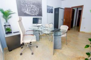 Oficina en alquiler en Lucena, Lucena photo 0