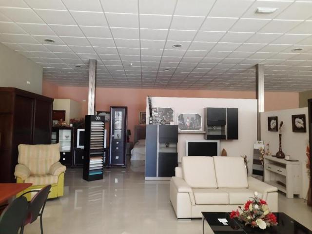 Nave industrial en alquiler en Lucena, Lucena photo 0