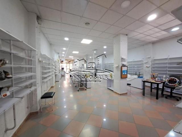 Local comercial en alquiler en Lucena, Lucena photo 0