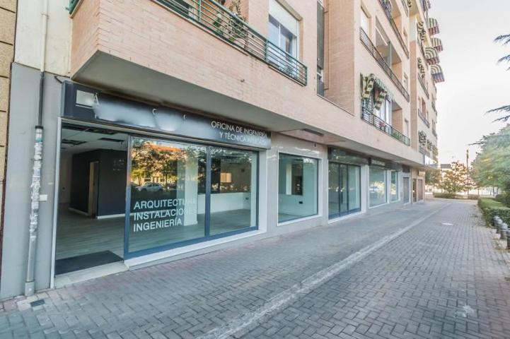 Local comercial en alquiler en Granada, Granada photo 0