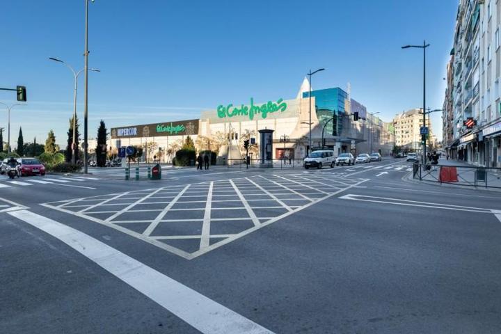 Local comercial en alquiler en Granada, Arabial photo 0