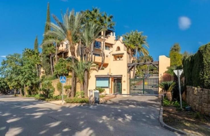 Apartamento en alquiler en Estepona, El Paraiso photo 0