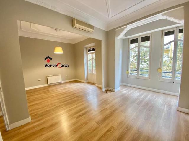 Piso en alquiler en Valencia, Ensanche photo 0