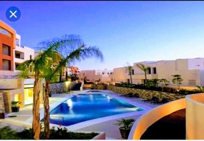 Apartamento en alquiler en Marbella, Los Altos de los Monteros photo 0