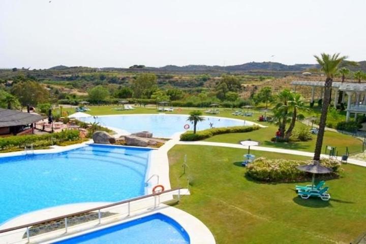 Piso en venta en Estepona, Estepona photo 0