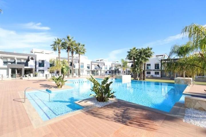 Apartamento en venta en Orihuela Costa, La Zenia photo 0