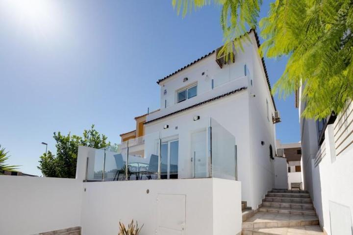 Chalet en venta en Torrevieja, Aguas Nuevas photo 0