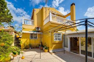 Chalet en venta en Torrevieja, Playa del Cura photo 0