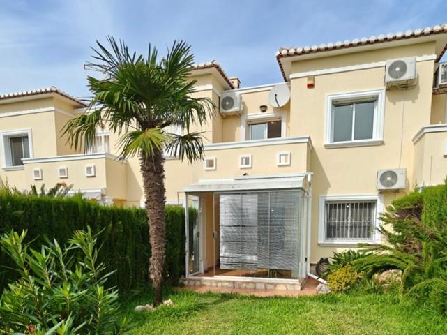 Adosada en venta en Denia photo 0