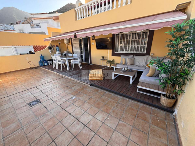 Apartamento en venta en Arona, Torviscas photo 0