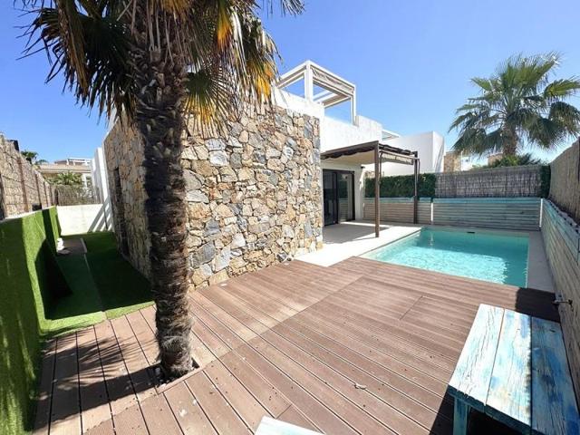 Chalet en venta en Orihuela Costa, Lomas de Cabo Roig photo 0