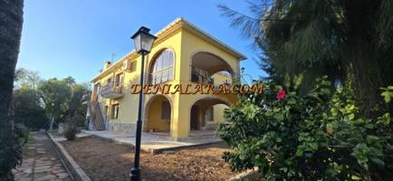 Casa con terreno en alquiler en Denia photo 0