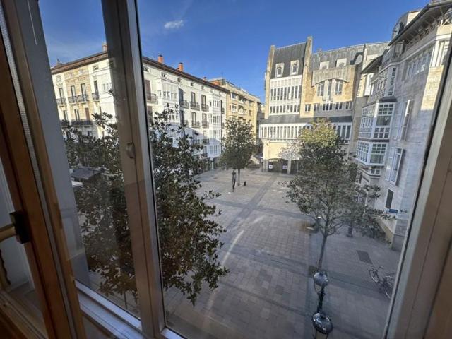 Oficina en alquiler en Vitoria-Gasteiz, Centro photo 0