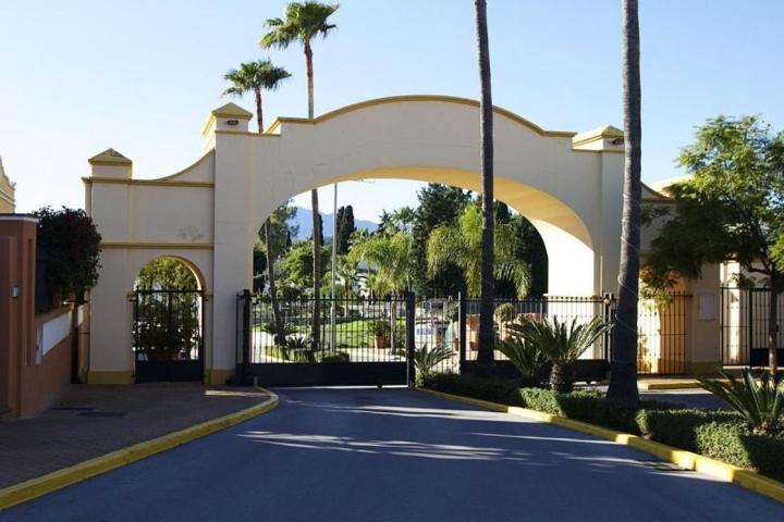 Adosada en alquiler en Marbella, Guadalmina Alta photo 0