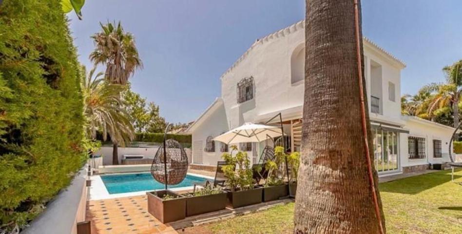 Chalet en alquiler en Marbella photo 0