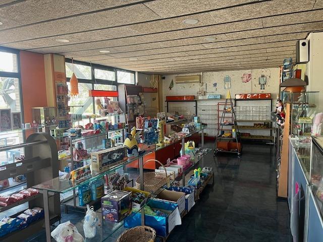 Local comercial en alquiler en Abrera, Can morral photo 0