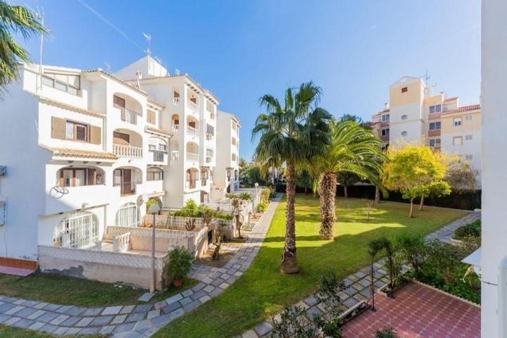 Apartamento en venta en Torrevieja, Calas blanca photo 0