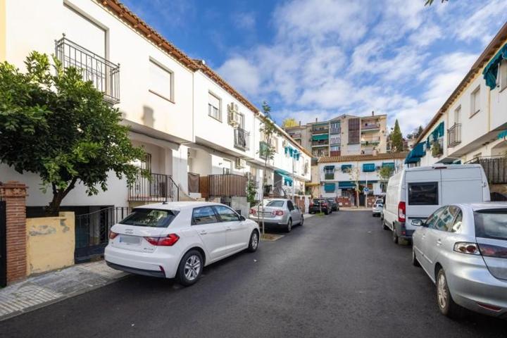 Adosada en venta en Huétor Vega, Zona metropolitana photo 0