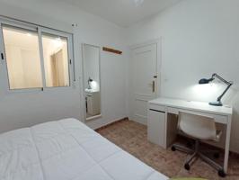 Piso en venta en Barcelona, Carrer de Julián Besteiro, 08020 photo 0