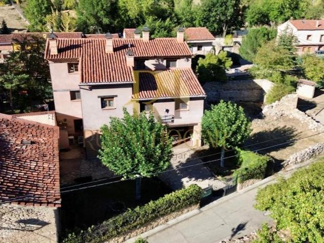 Casa en venta en Peralejos de las Truchas photo 0