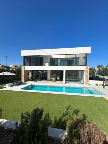 Chalet en venta en Denia photo 0