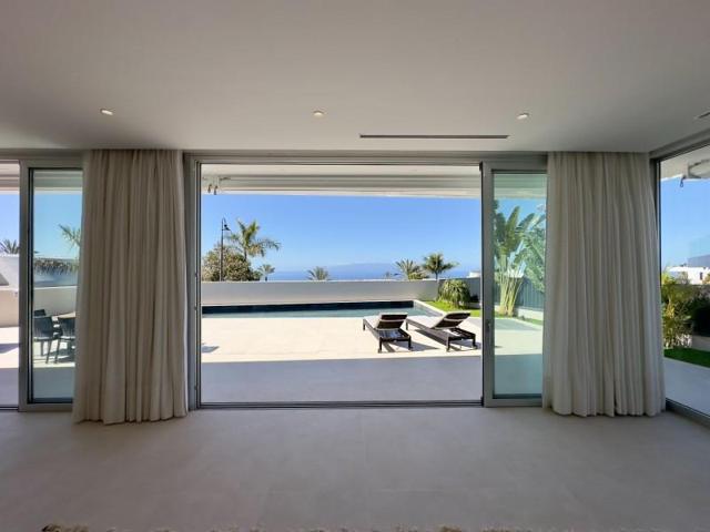 Chalet en venta en Guía de Isora photo 0