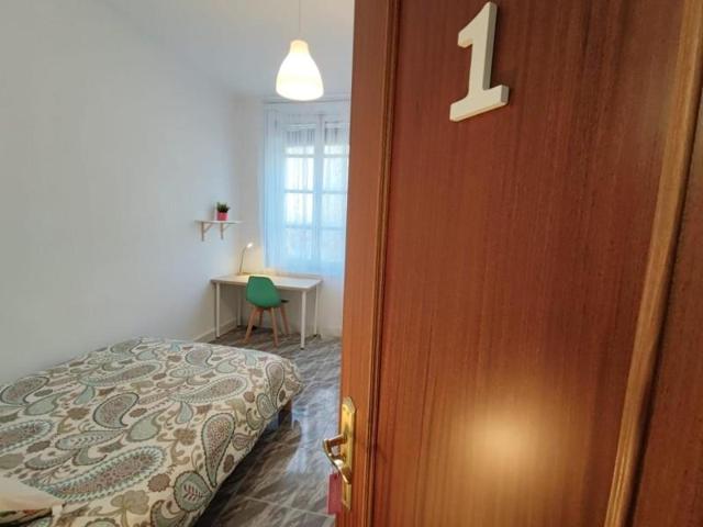 Habitación en alquiler en Granada, Cuesta Molinos, 18008 photo 0