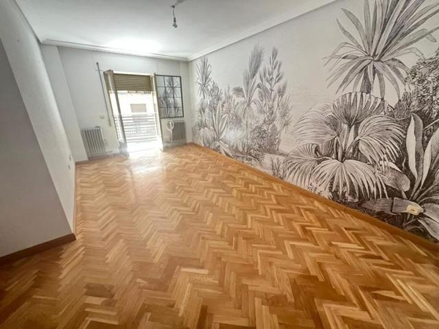 Piso en alquiler en Salamanca, Mª Auxiliadora photo 0