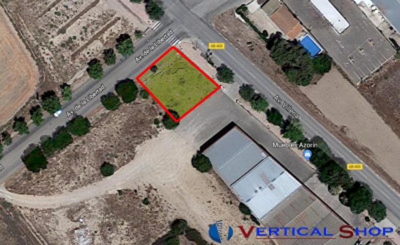 Terreno en venta en Caudete, Avenida de Villena photo 0