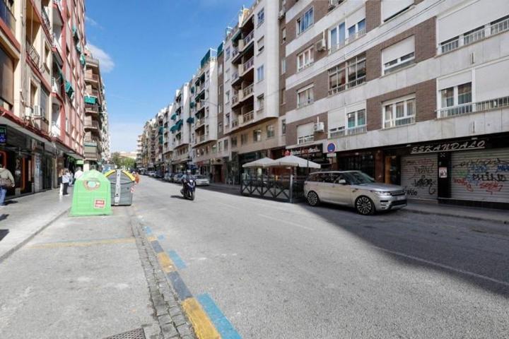 Garaje en venta en Granada, Gran capitan photo 0