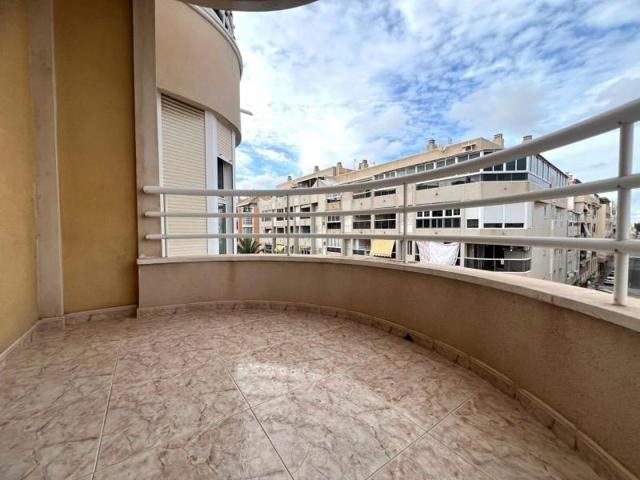 Apartamento en venta en Torrevieja photo 0