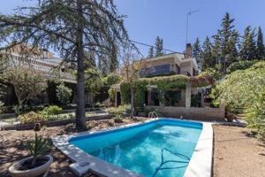 Chalet en venta en Zubia, Camino de monachil photo 0