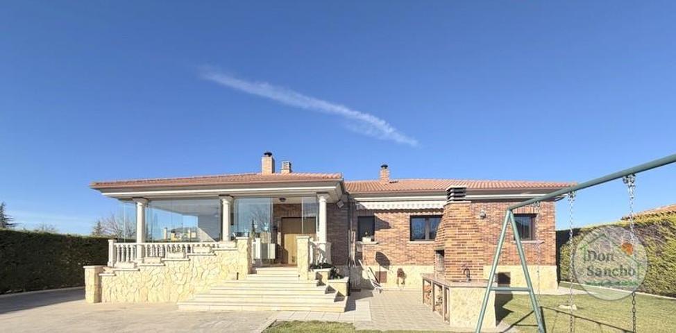 Chalet en venta en Tudela de Duero photo 0