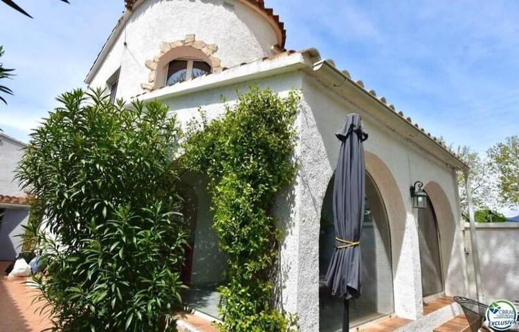 Chalet en venta en Empuriabrava photo 0