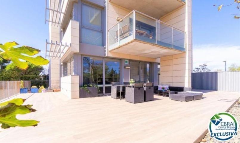 Apartamento en venta en Roses photo 0