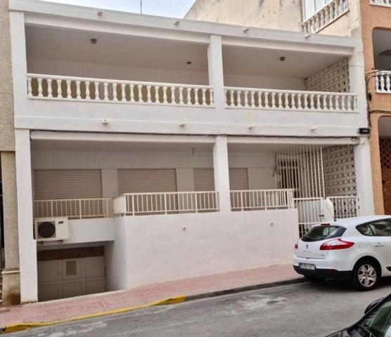 Edificio en venta en Guardamar del Segura, Playa centro photo 0